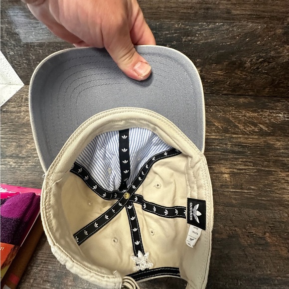 Adidas Tan Cream Baseball Hat - Picture 4 of 4